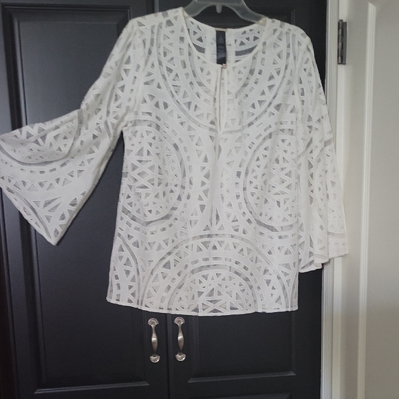 Chico's BLACK LABEL White Bell Sleeve Blouse Relaxed Boxy Style - Picture 1 of 6